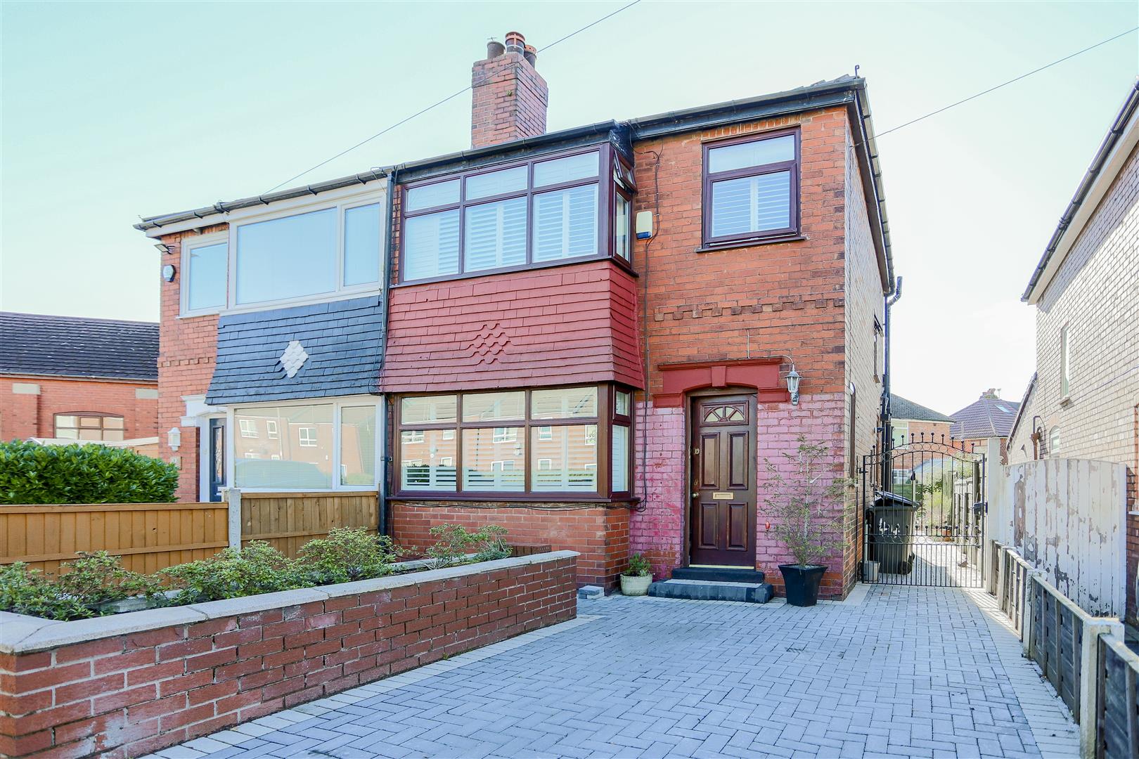 3 Bed Semi-detached House For Sale - Main Image
